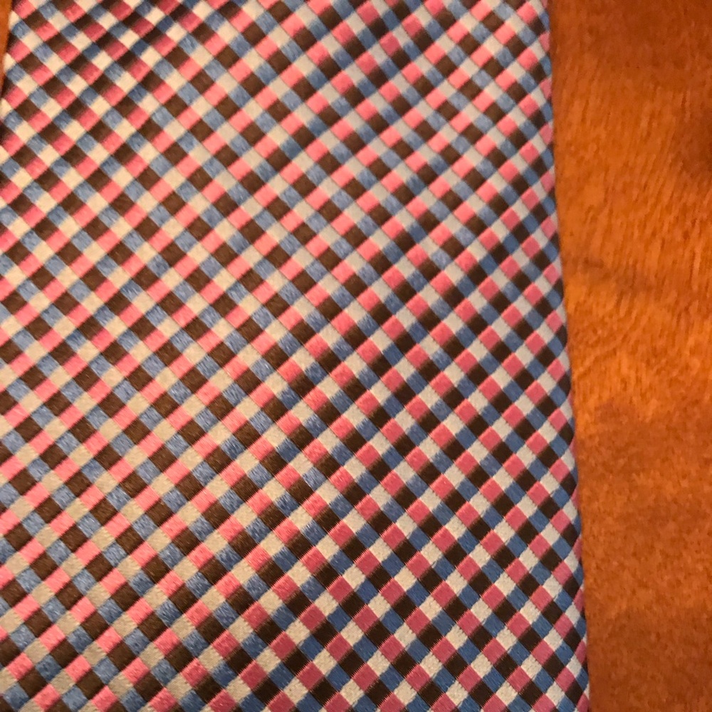 Men’s Hickey Freeman silk tie